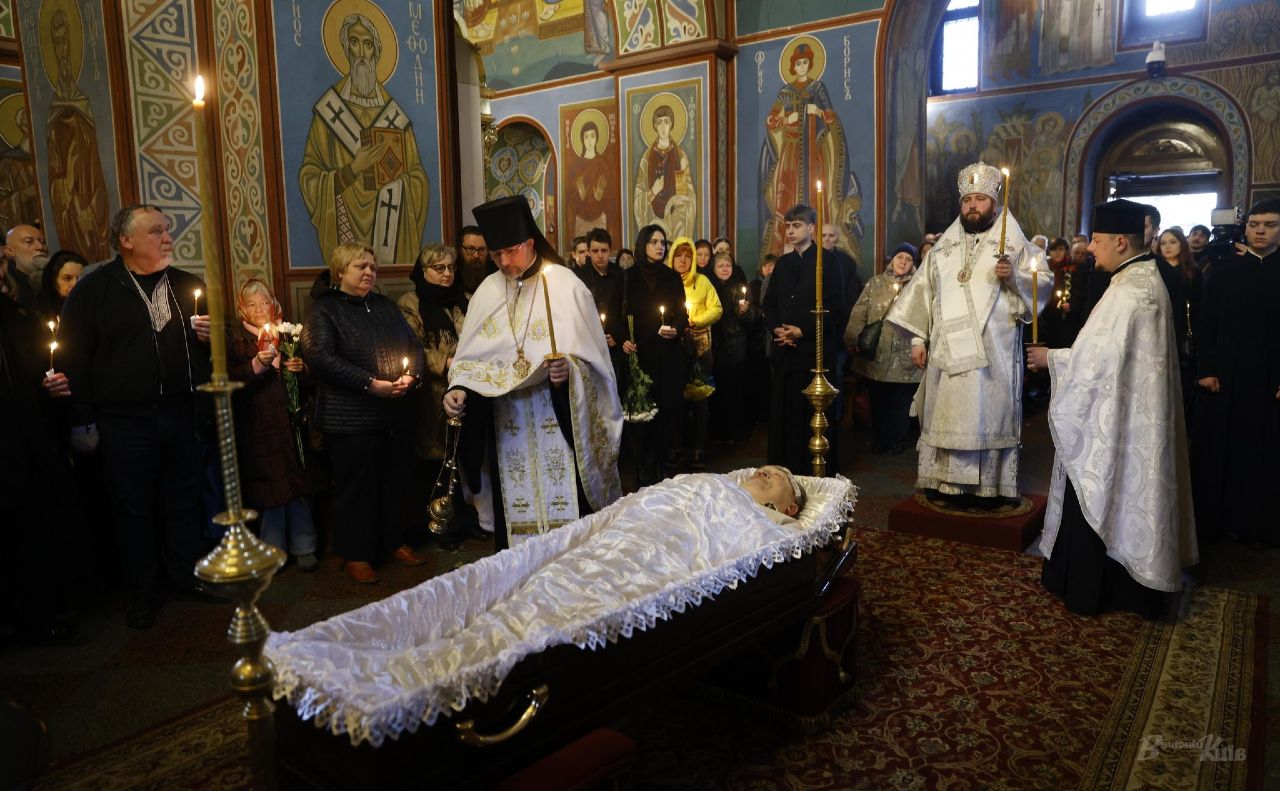 Під час відспівування Дмитра Капранова у Михайлівському Золотоверхому. Фото6 Борис Корпусенко