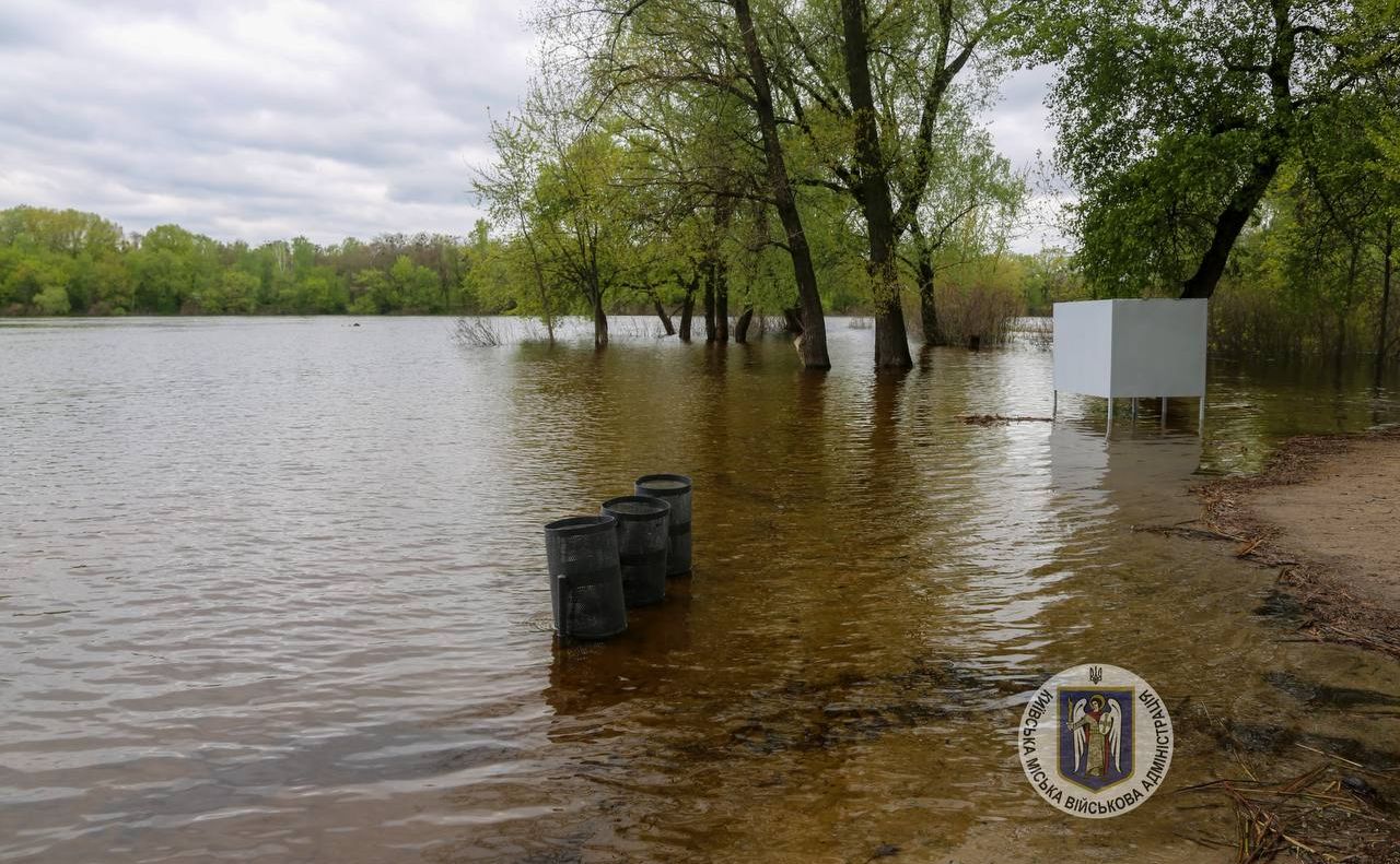 Прибережні зони пішли під воду. Фото: КМВА