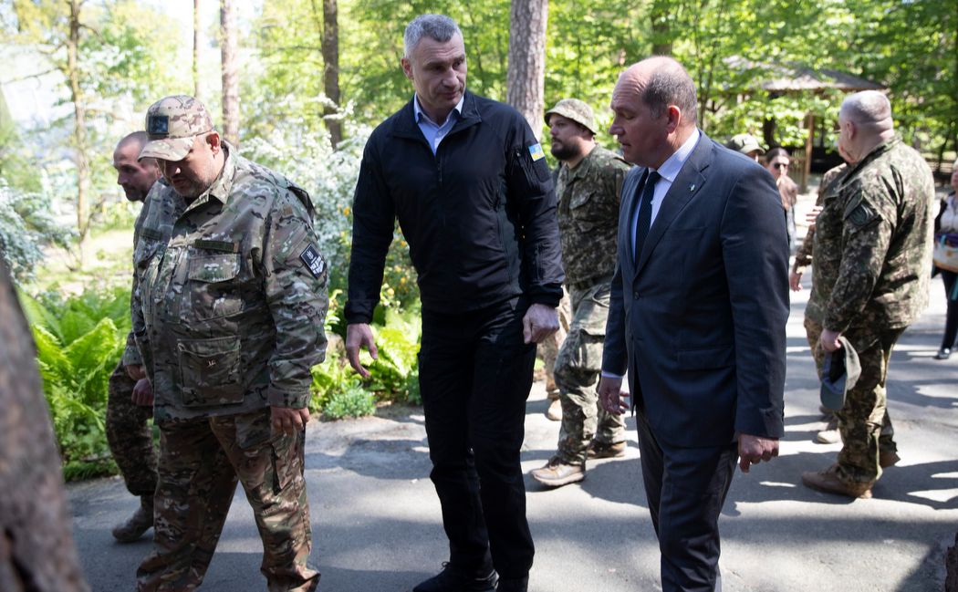 Мери двох столиць відвідали військових. Фото: пресслужба мера