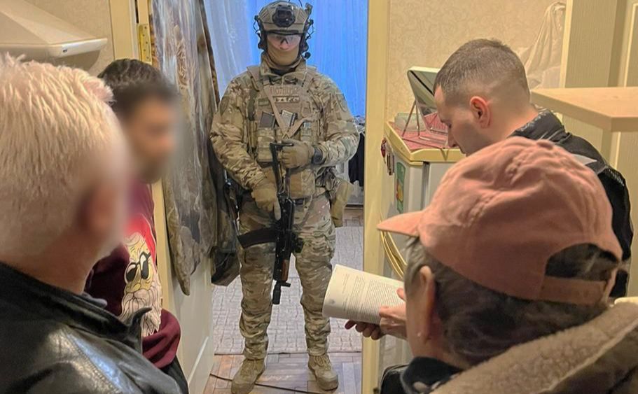 Під час обшуків. Фото: поліція Києва
