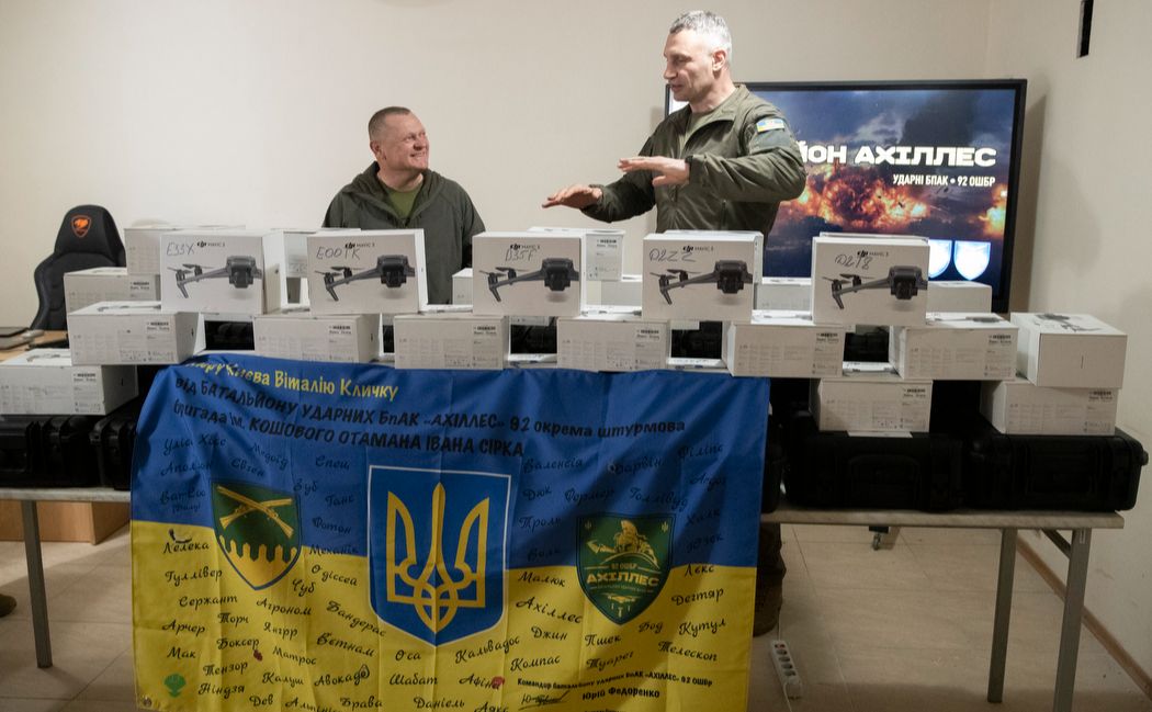 Мер відвіз дрони бійцям на Харківському напрямку. Фото: пресслужба мера