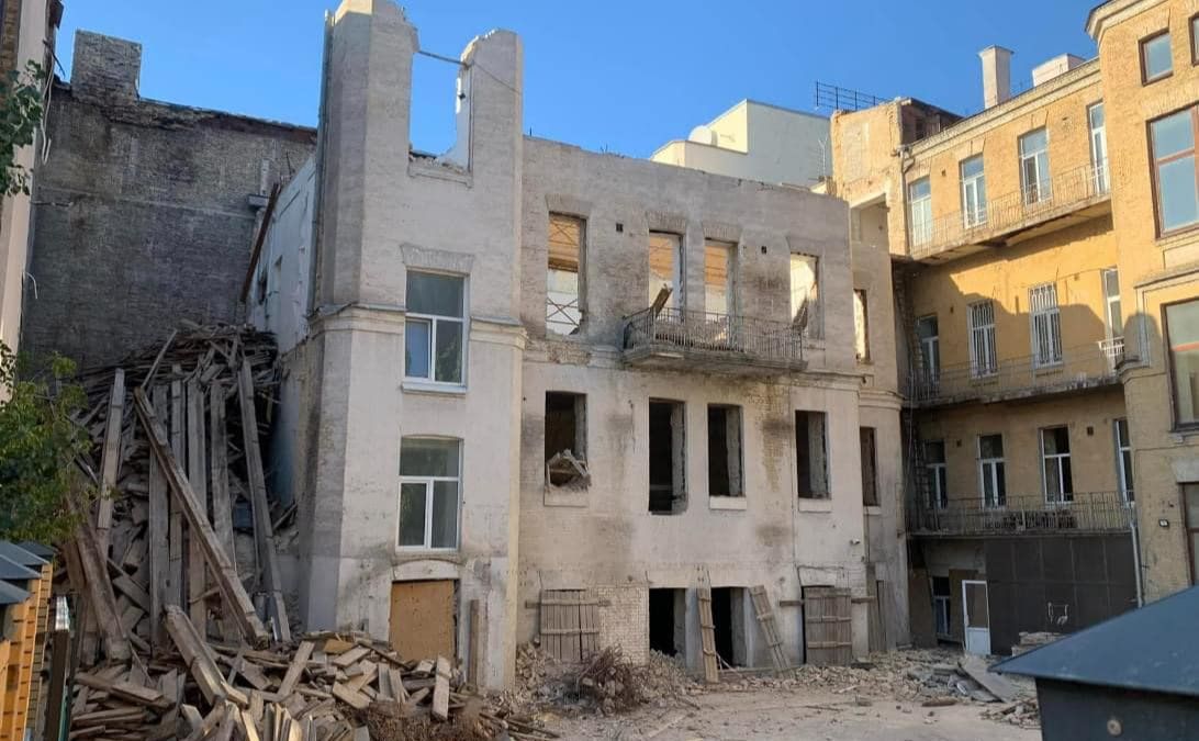 Минулого року ситуація навколо історичної будівлі мала значний суспільний резонанс, а боротьба за її збереження триває досі. Фото: Дмитро Перов