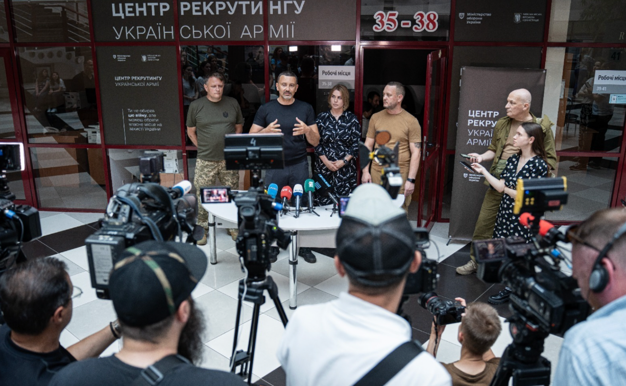 Фото під час відкриття рекрутингового центру. Фото: Міноборони