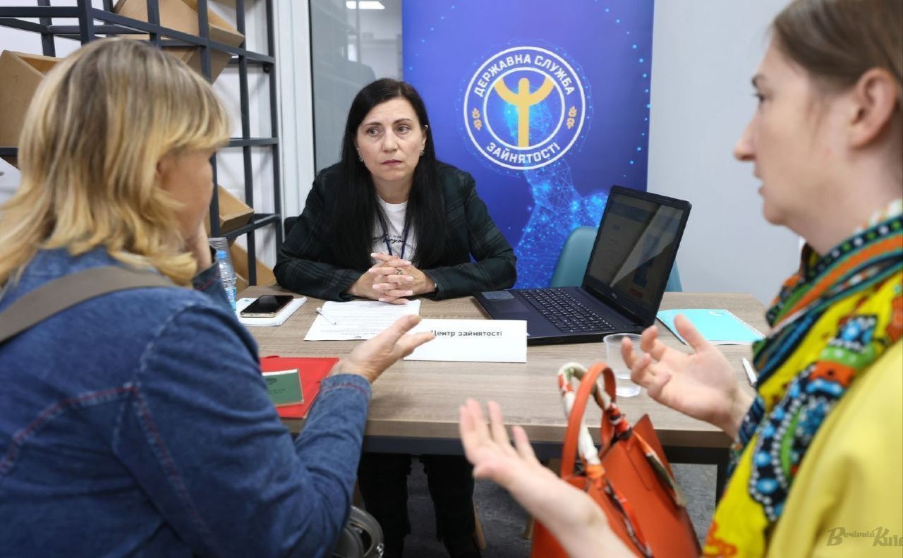 Для переселенців є спеціальні сервіси та програми. Фото: Борис Корпусенко