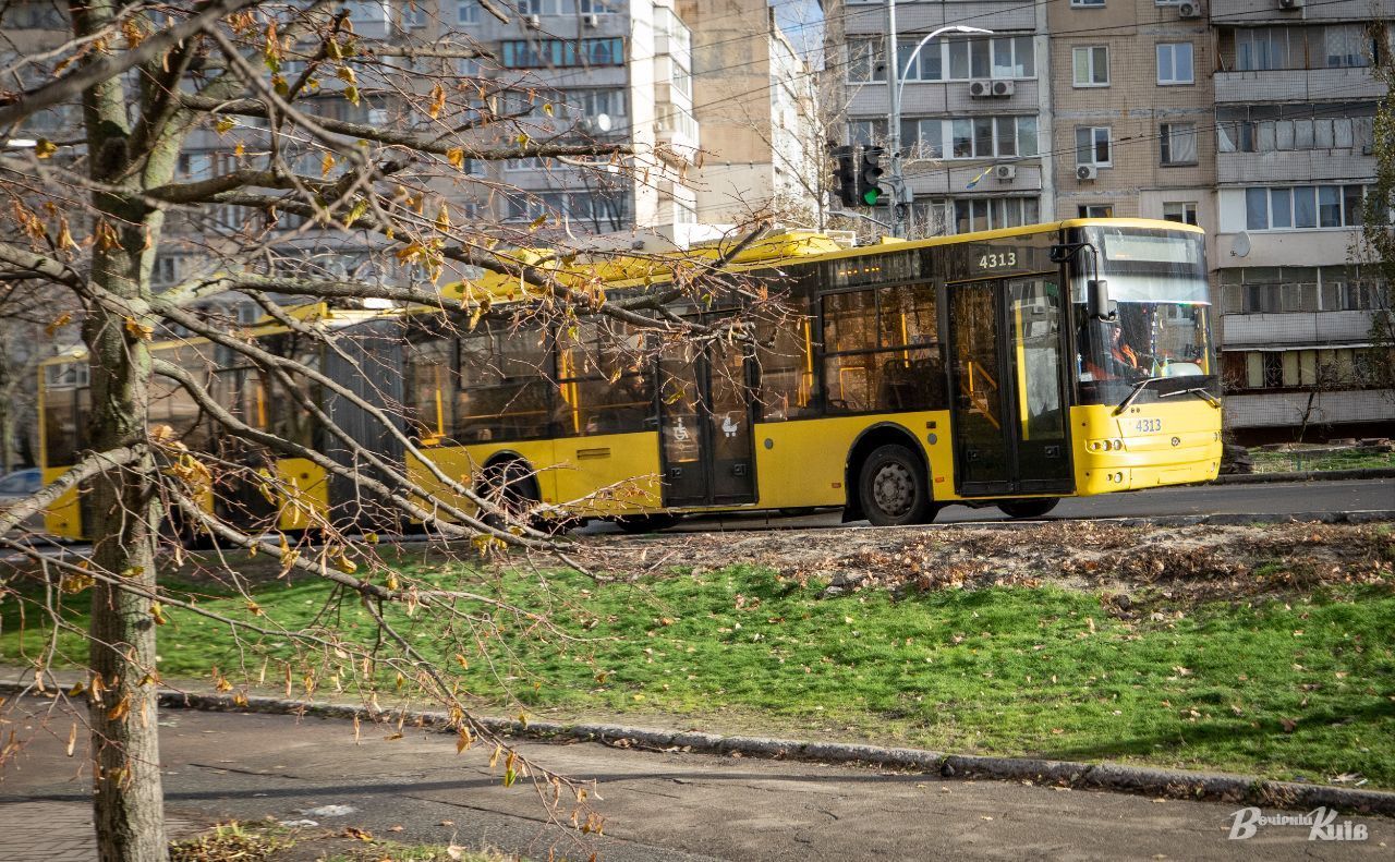 Автобус №7 курсує від Львівської площі до Центрального залізничного вокзалу. Ілюстративне фото: Олексій Самсонов