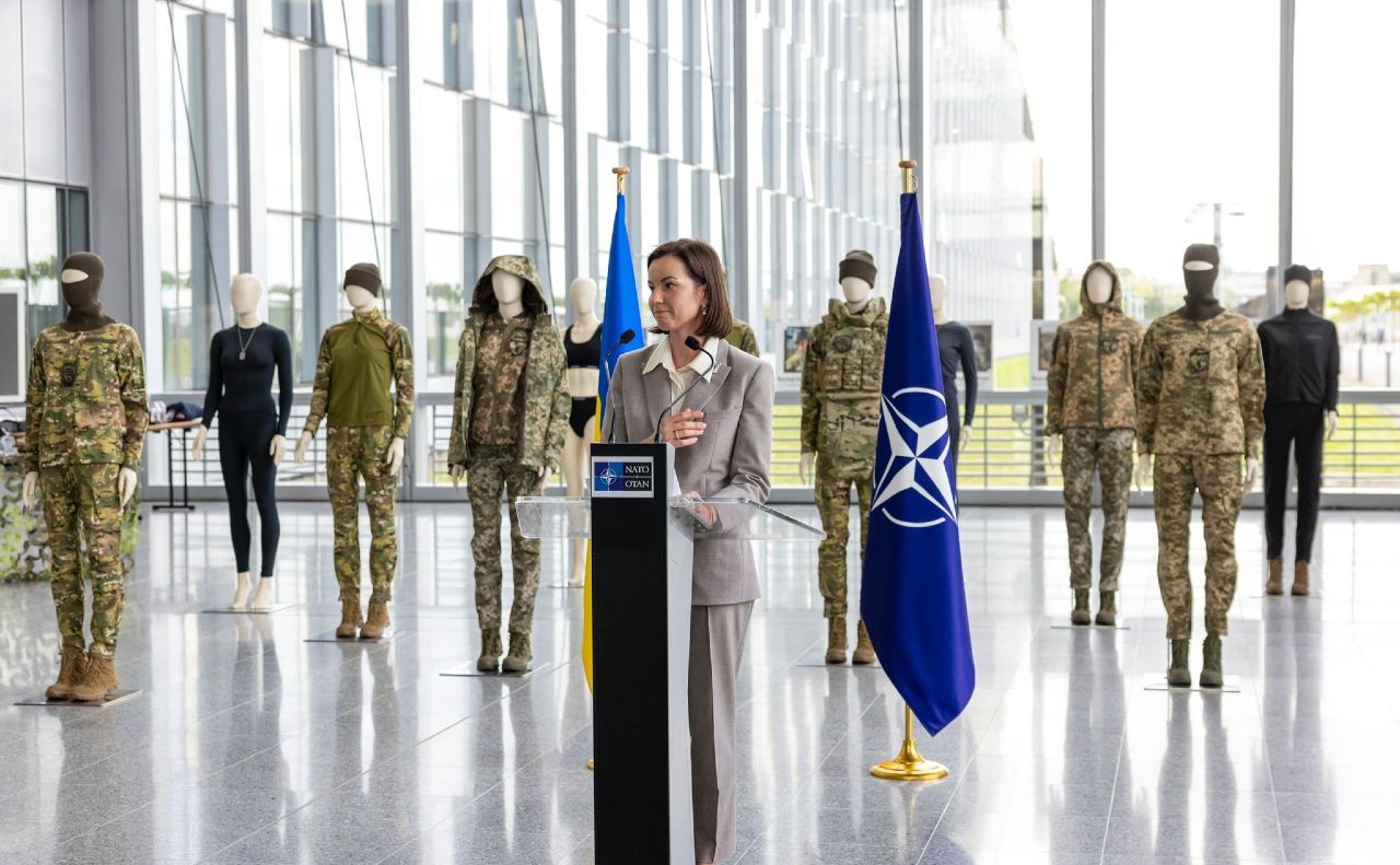 Під час відкриття експозиції. Фото: nato.int