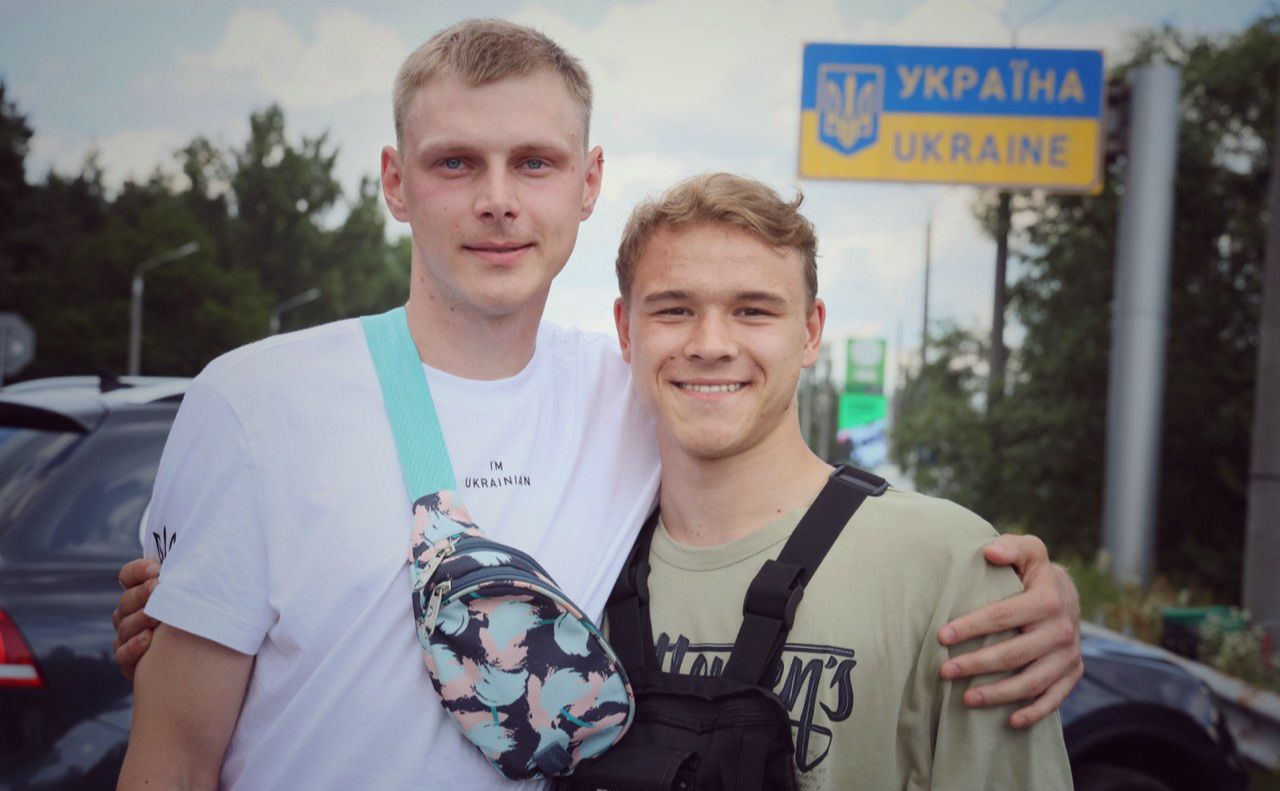 Після трьох років розлуки брати знову разом. Фото: Мінреінтеграції