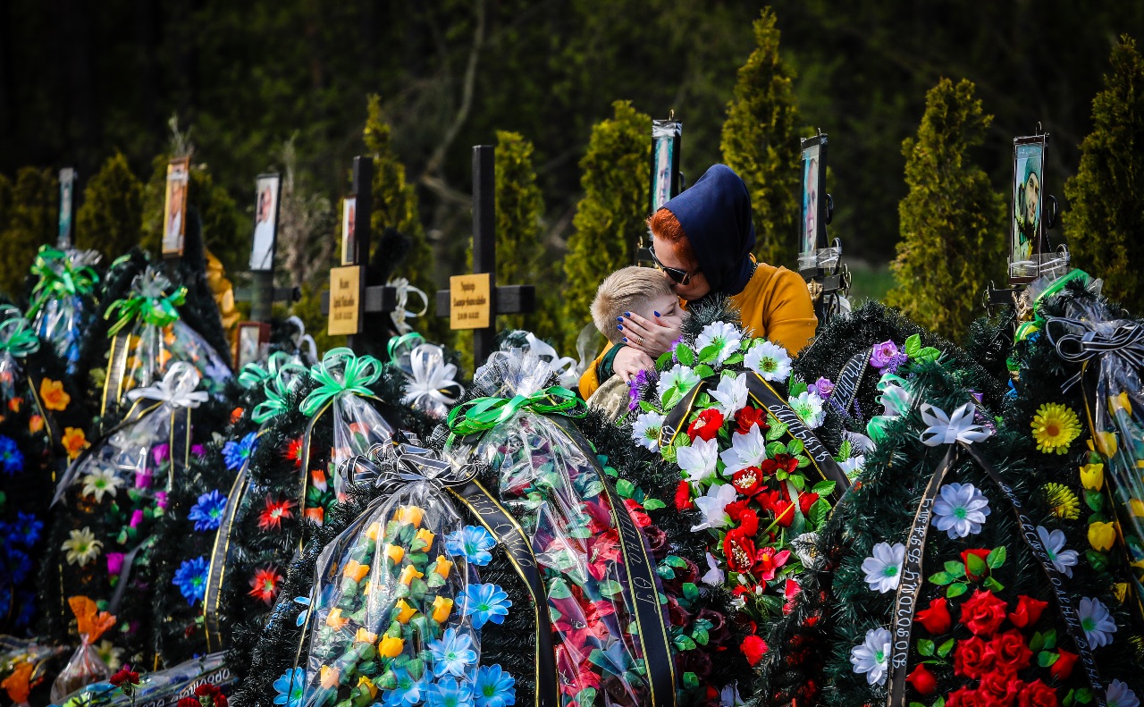 Могили українських Героїв в Ірпені. Фото: Микола Тимченко