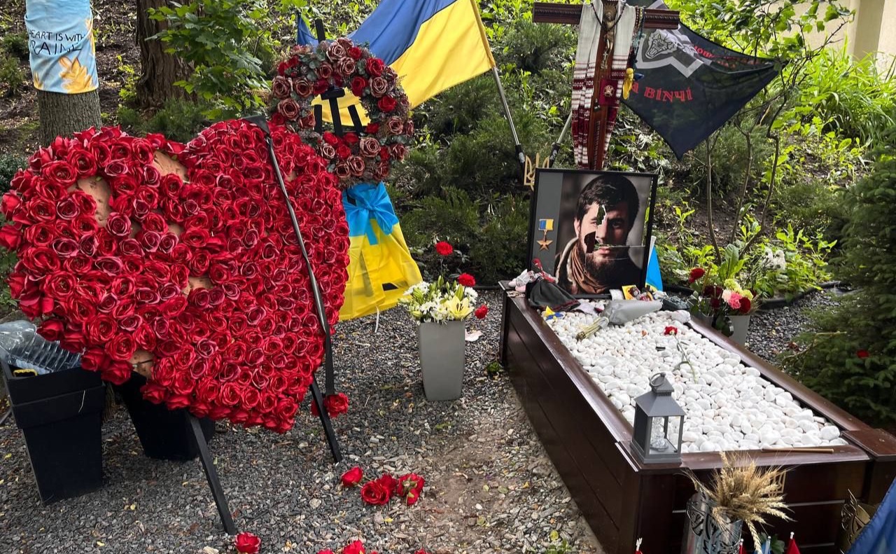 Зруйнована могила Да Вінчі. Фото: Даша Гришина