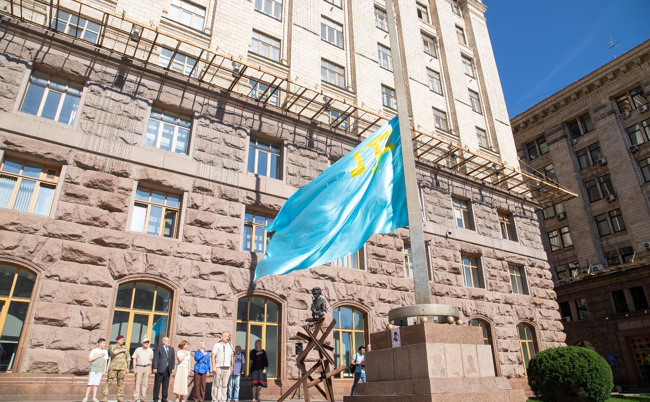 Церемонія підняття прапора на Хрещатику. Фото: пресслужба КМДА