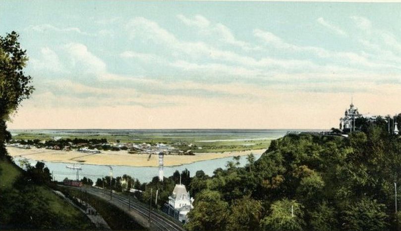 Панорама Києва та вид на Труханів острів на старовинній листівці. Фото: Вікіпедія