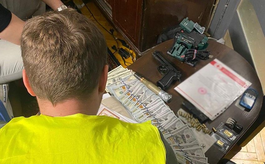 Під час обшуків у підозрюваних знайшли речові докази. фото: Нацполіція