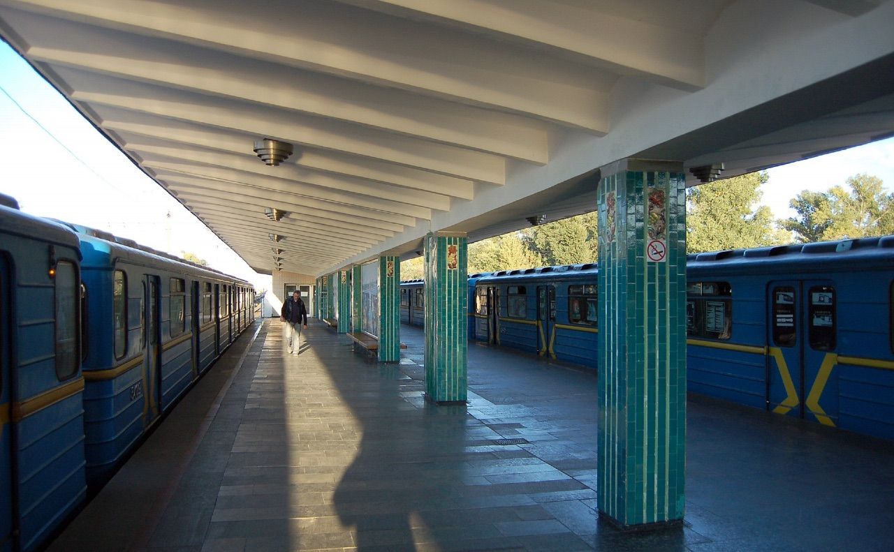 Станція метро «Гідропарк». Фото ілюстративне: з вікіпедії