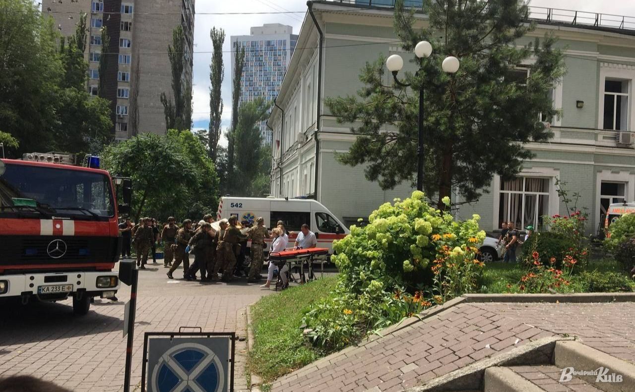 В день обстрілу біля лікарні Охматдит. Фото ілюстративне: Ольга Скотнікова