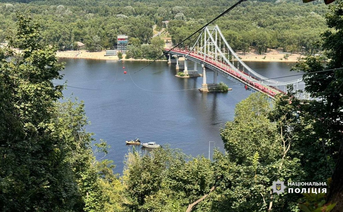 Місце, де тривають пошуково-рятувальні роботи. Фото: Поліція Києва