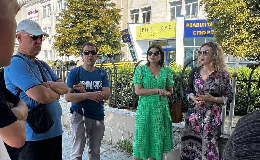 Представники влади перевірили облаштування доступності вулично-дорожньої мережі. Фото: пресслужба Київради