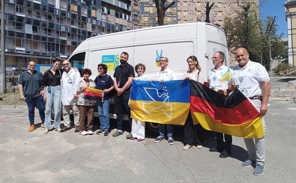 Німецькі волонтери привезли гуманітарну допомогу для столичної лікарні «Охматдит». Фото: Суспільне
