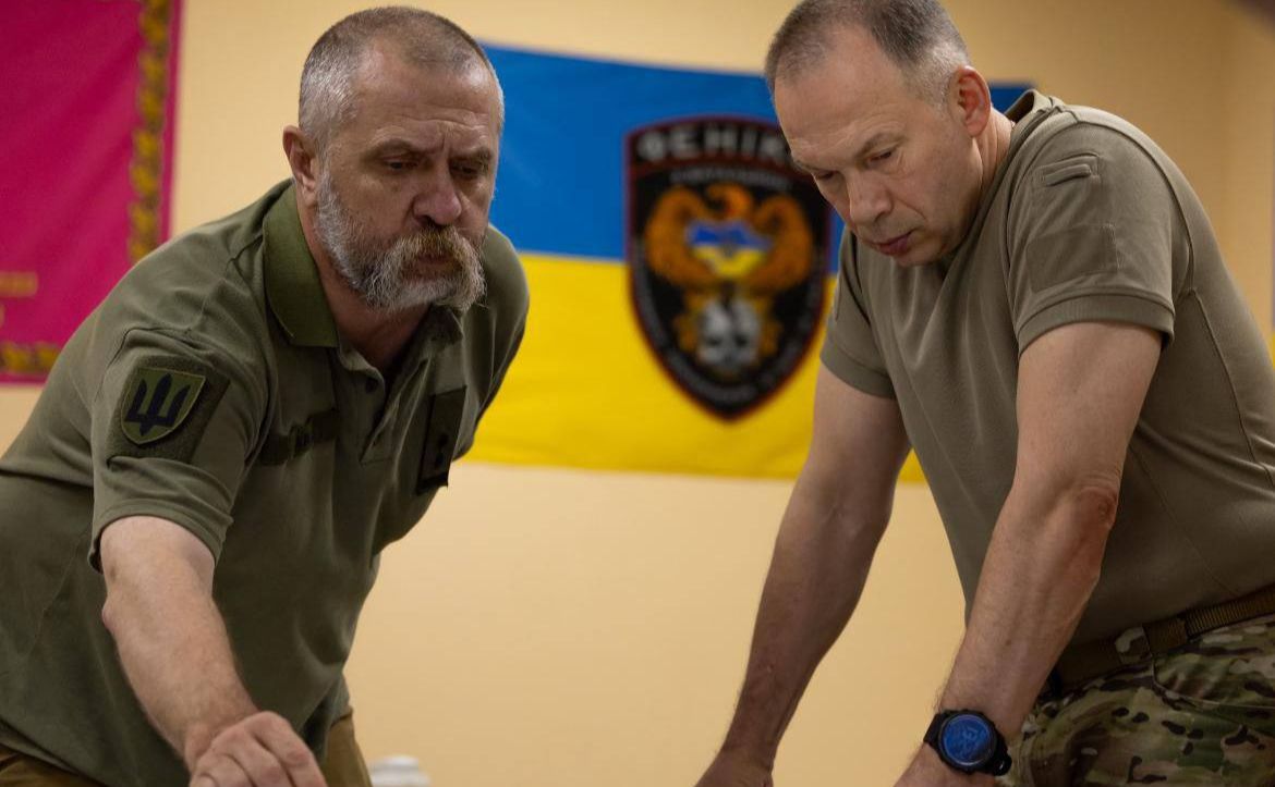 Головнокомандувач ЗСУ протягом трьох діб працював на східному фронті. Фото: Telegram/Cирський