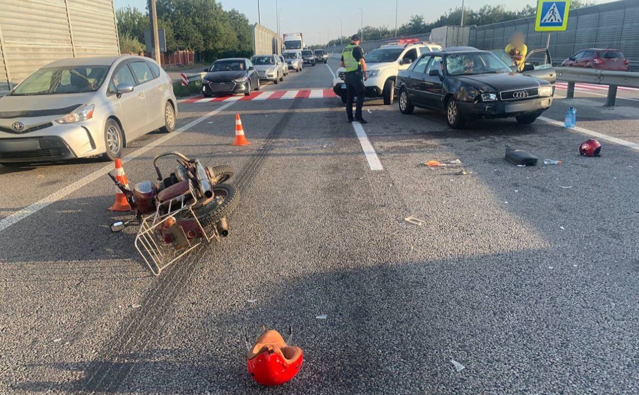 Аварія сталася на Одеській трасі. Фото: Нацполіція