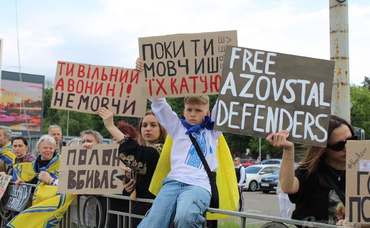 Фото з щотижневої акції в підтримку військовополонених. Фото: Олександра Плакіна