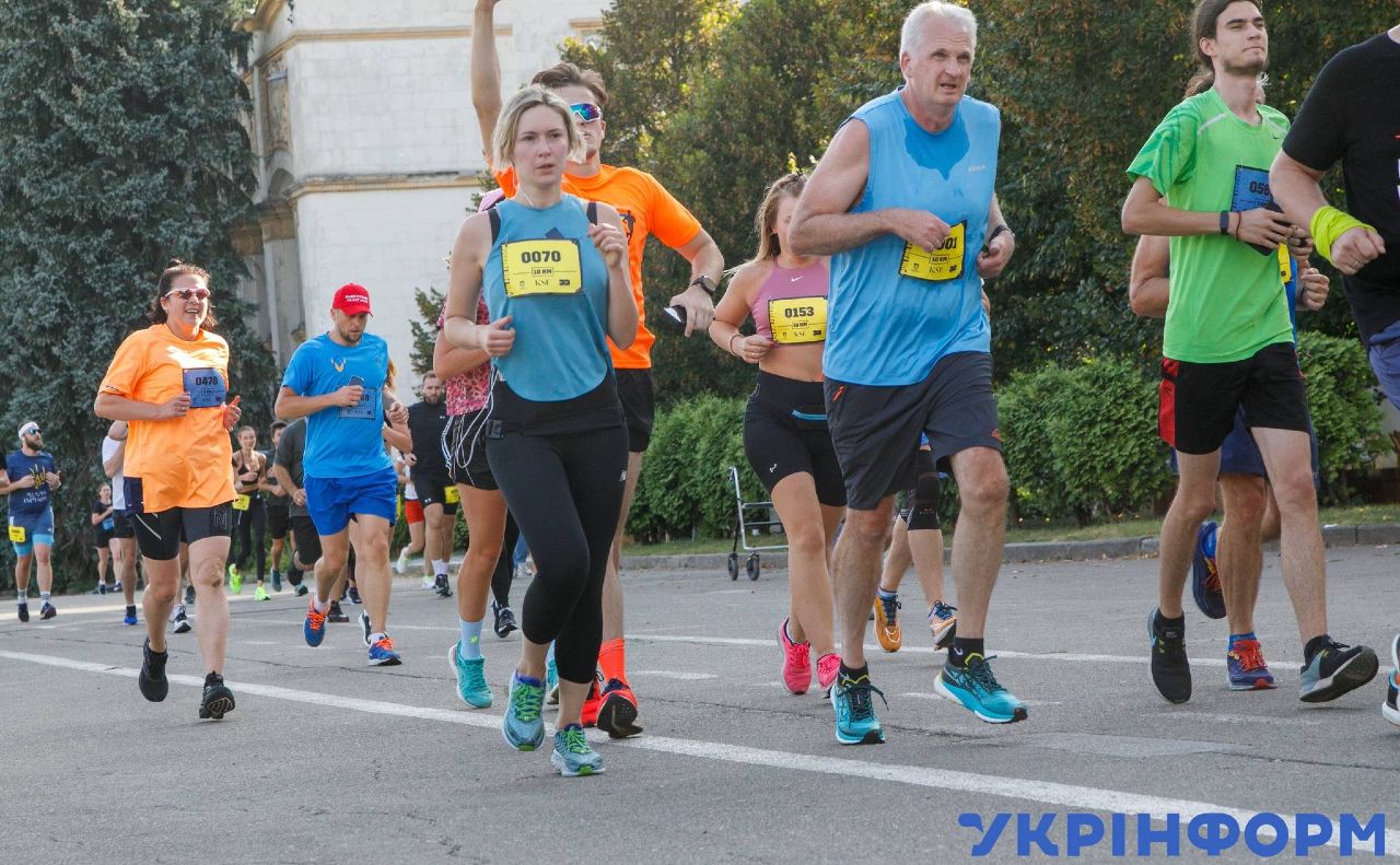 Тімоті Снайдер з киянами пробіг дистанцію. Фото: Кирило Чуботін, Укрінформ