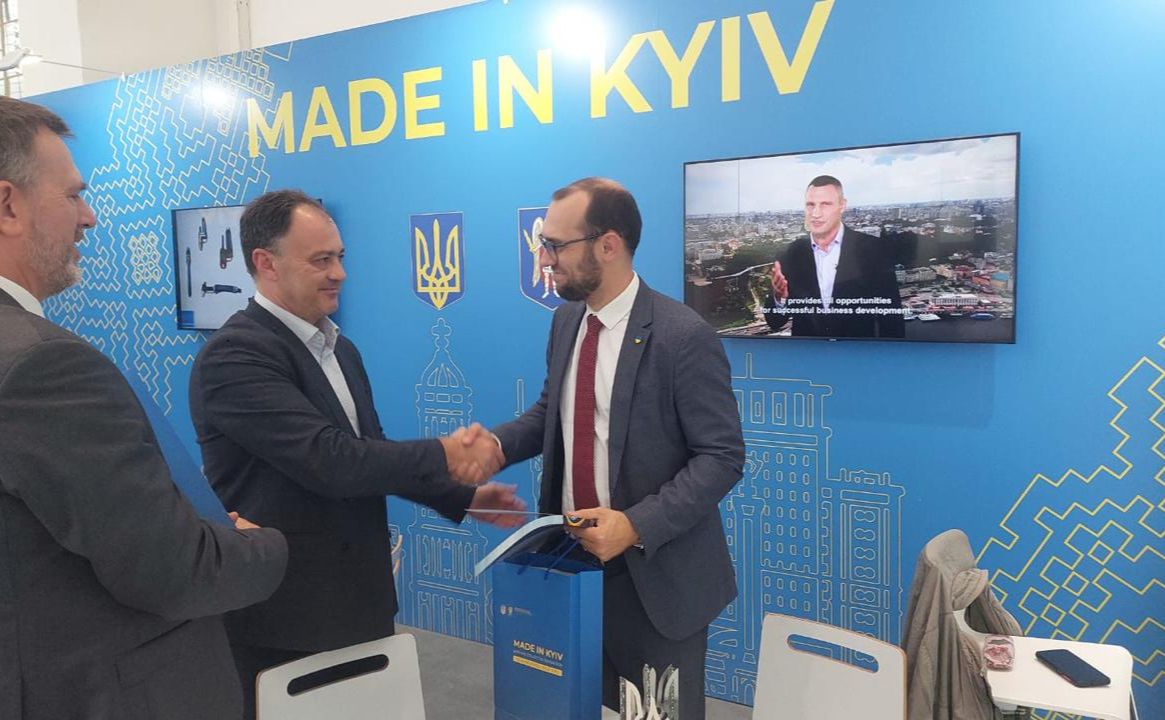 Під час зустрічей на промисловій виставці у Брно. Фото: Департамент підприємництва