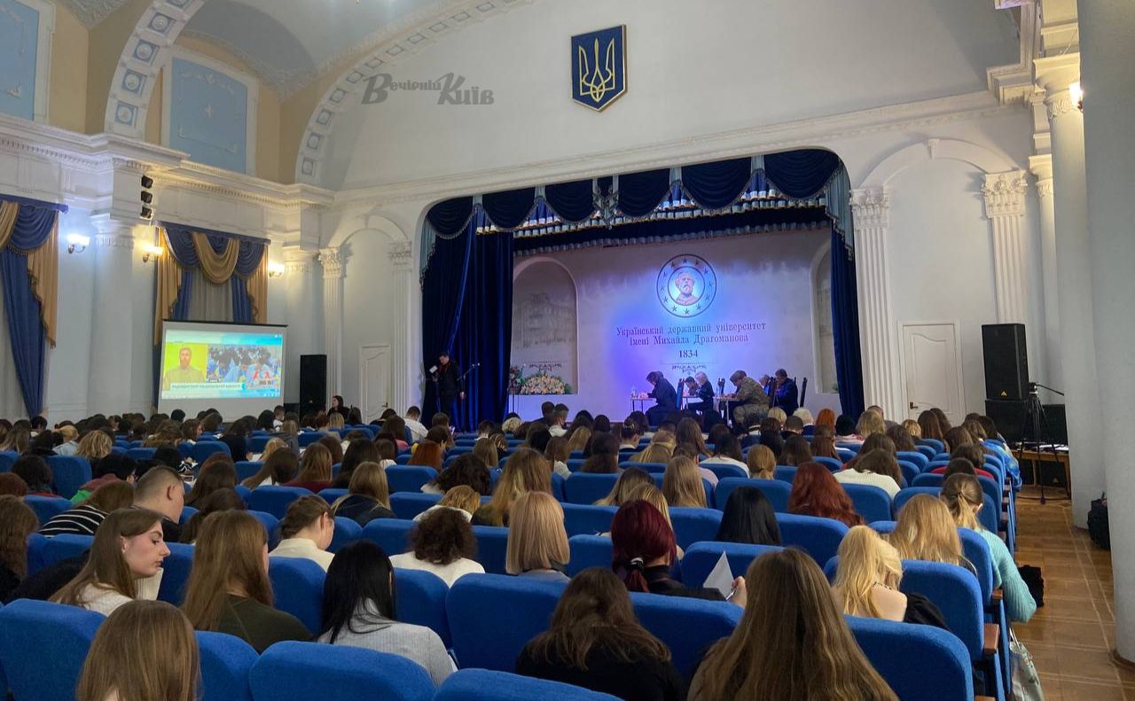 Присутні на Радіодиктанті в університеті імені Михайла Драгоманова. Фото: Ксенія Чередниченко