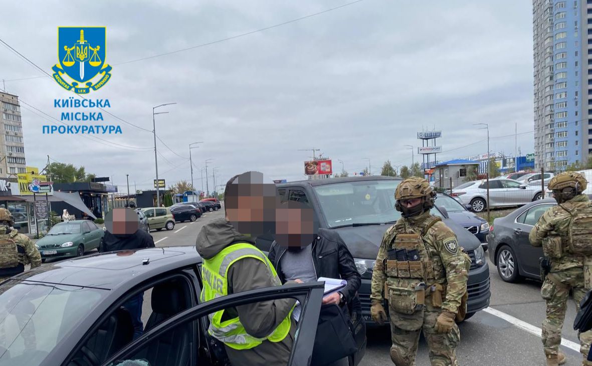 Наркоторговців затримали у Києві. Фото: Київська міська прокуратура