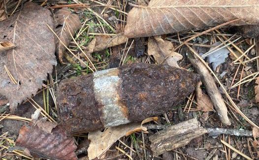 Про небезпечний предмет люди повідомили поліції. Фото: Поліція Києва