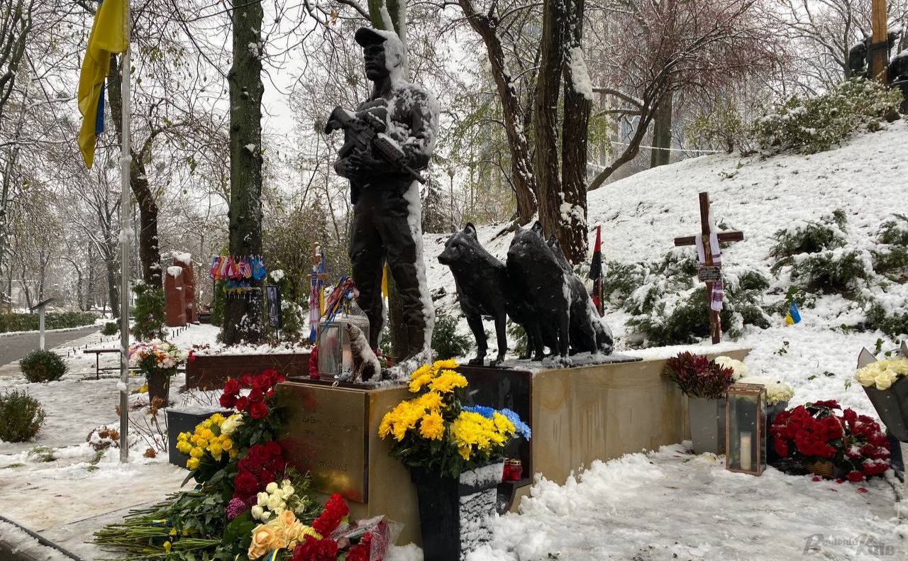 Пам’ятник командиру батальйону «Вовки Да Вінчі». Фото: Олександра Плакіна