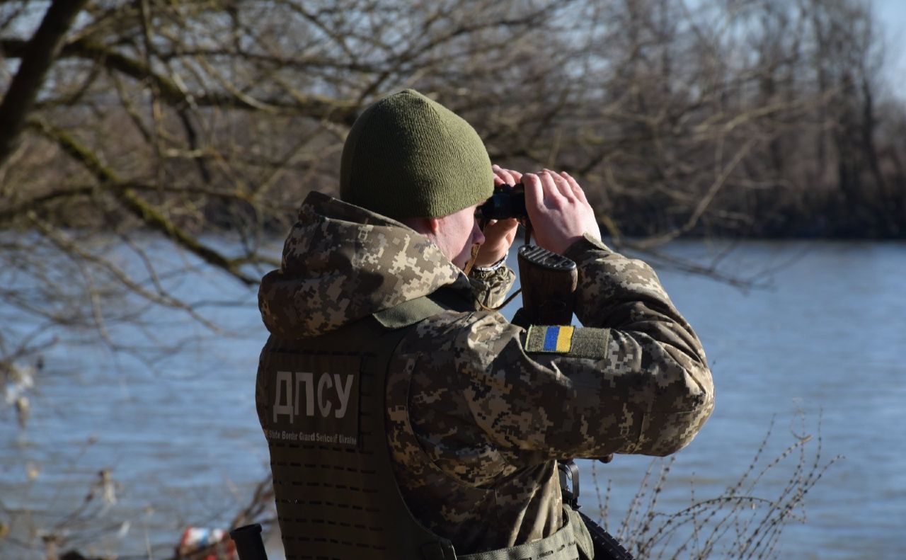 Чоловіків зупинили за 50 метрів до державного кордону. Фото: ДПСУ