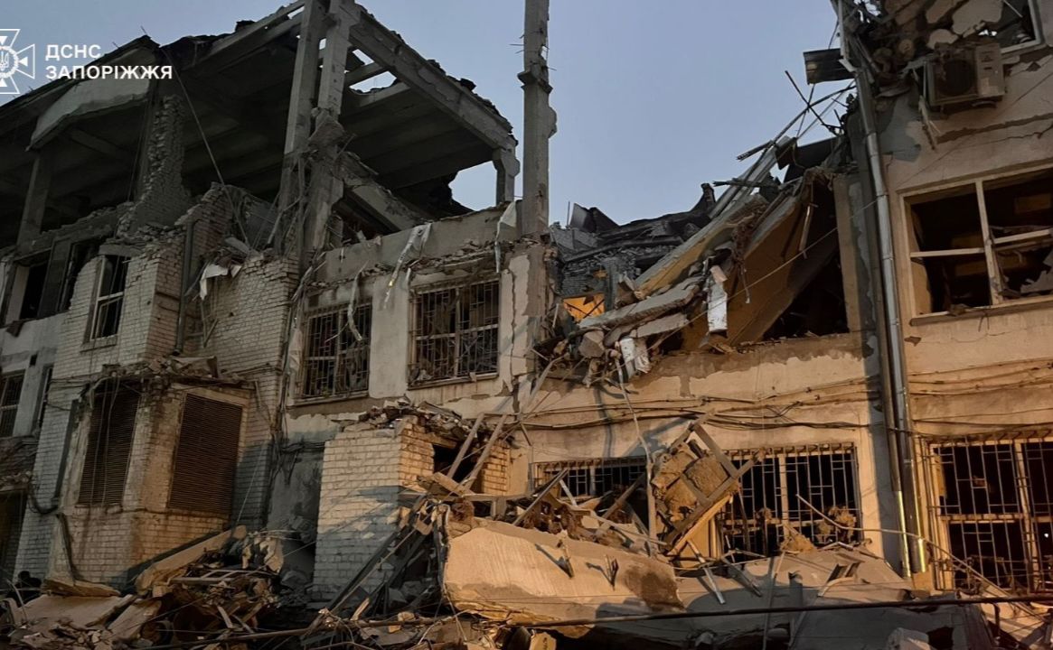 Наслідки удару ворога 10 грудня. Фото: ДСНС Запоріжжя