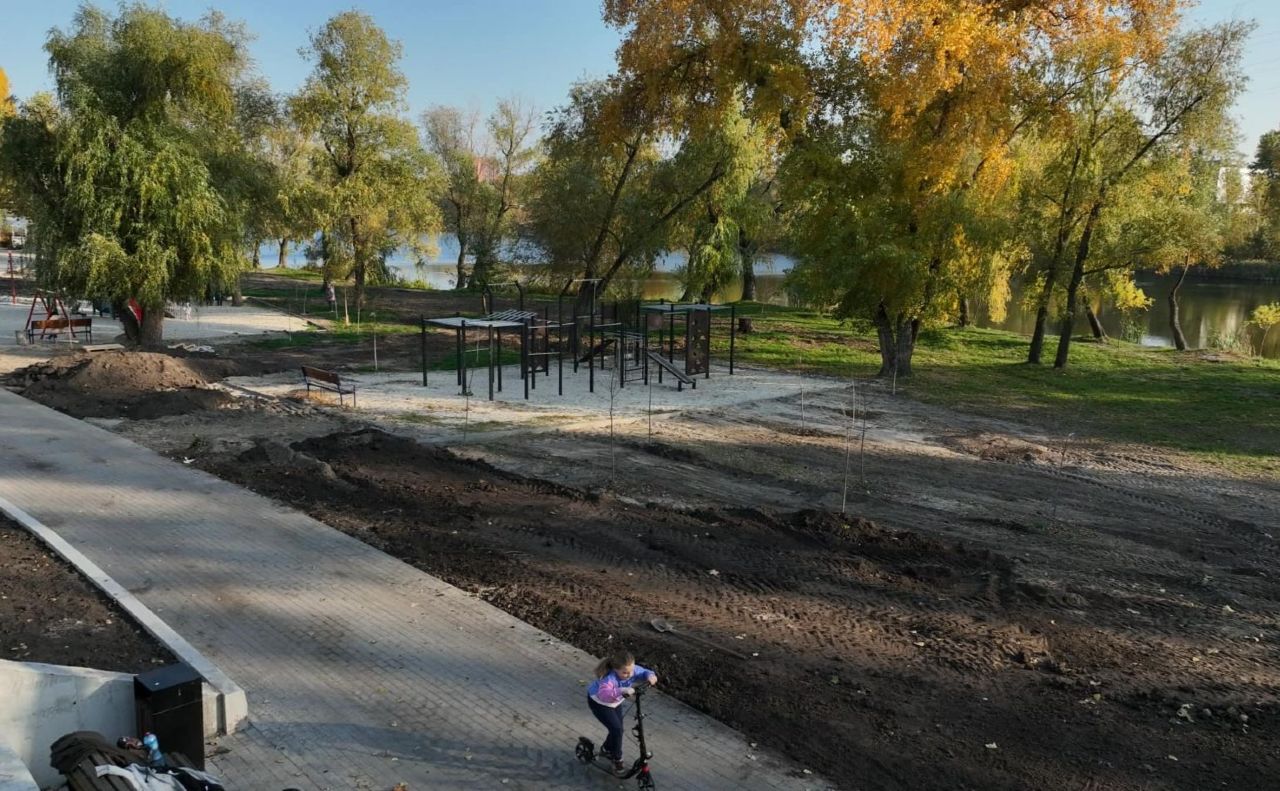 Роботи навколо озера. Фото: КП «Плесо»