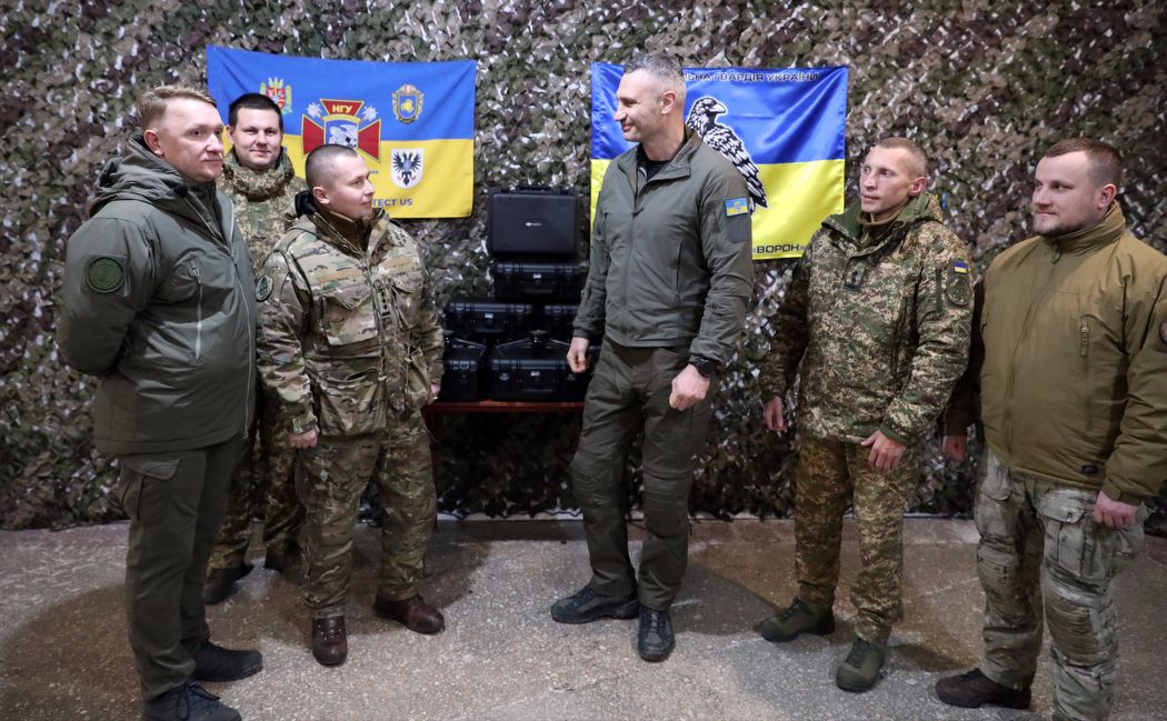Віталій Кличко побував у 8 підрозділах. Фото: скірн з відео