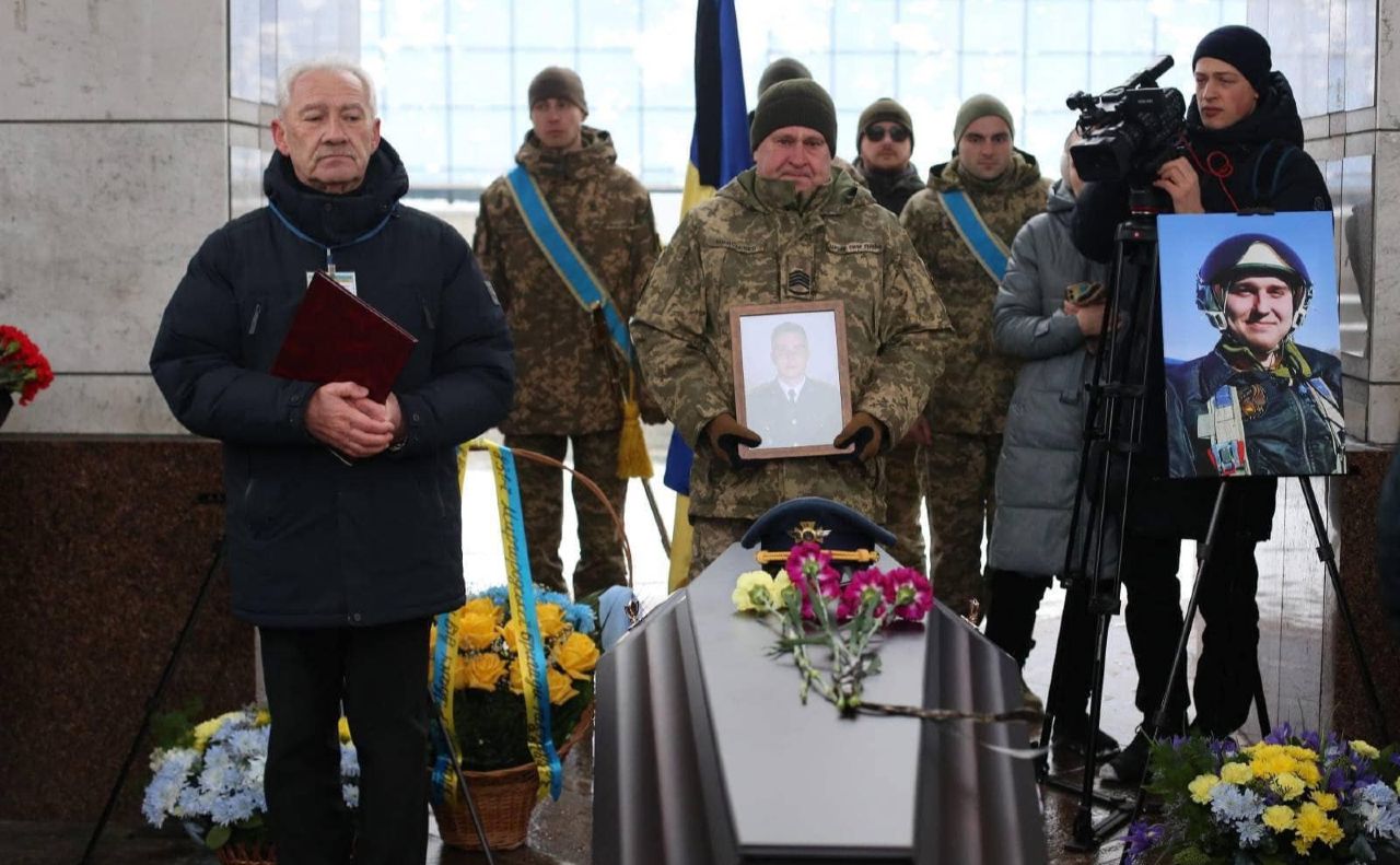 Столиця попрощалася з льтчиком-винищувачем Іваном Болотовим. Фото: 831 бригада тактичної авіації
