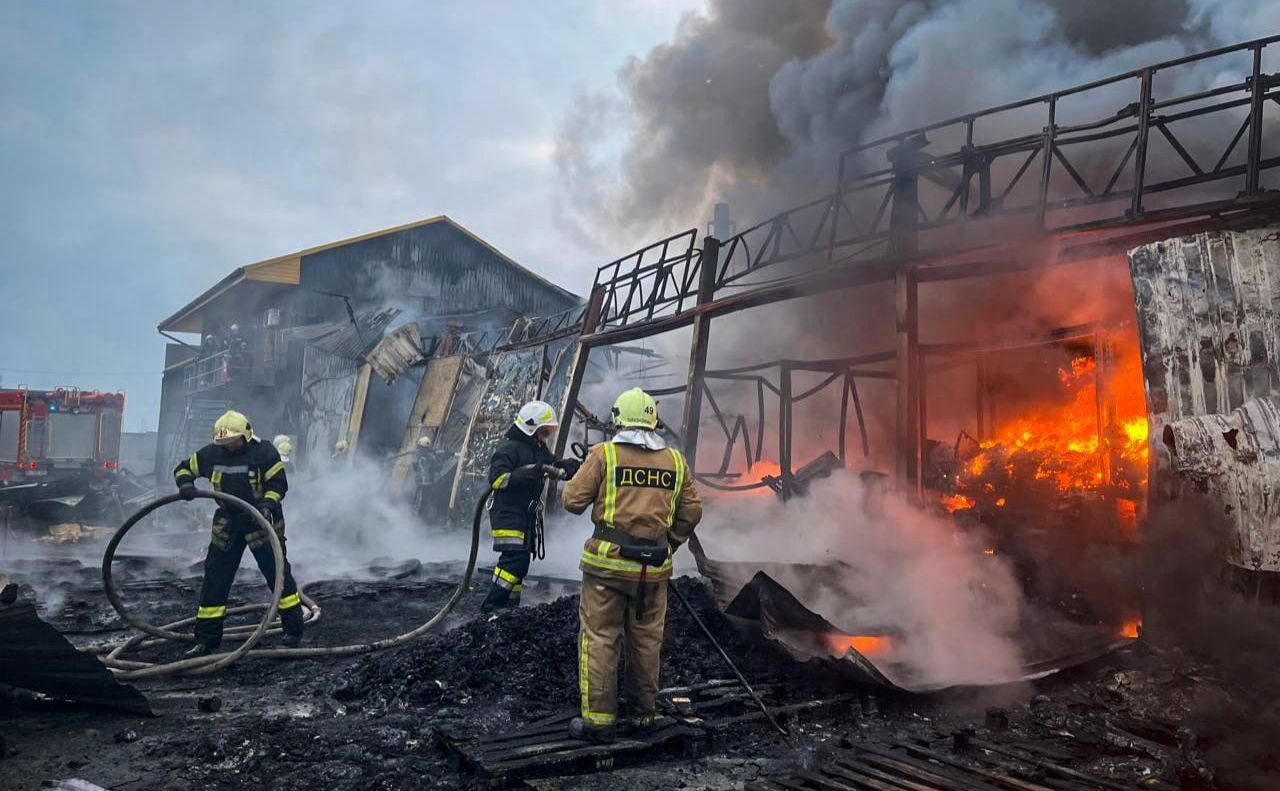 На місці працюють 23 рятувальники. Фото: ДСНС Київщині