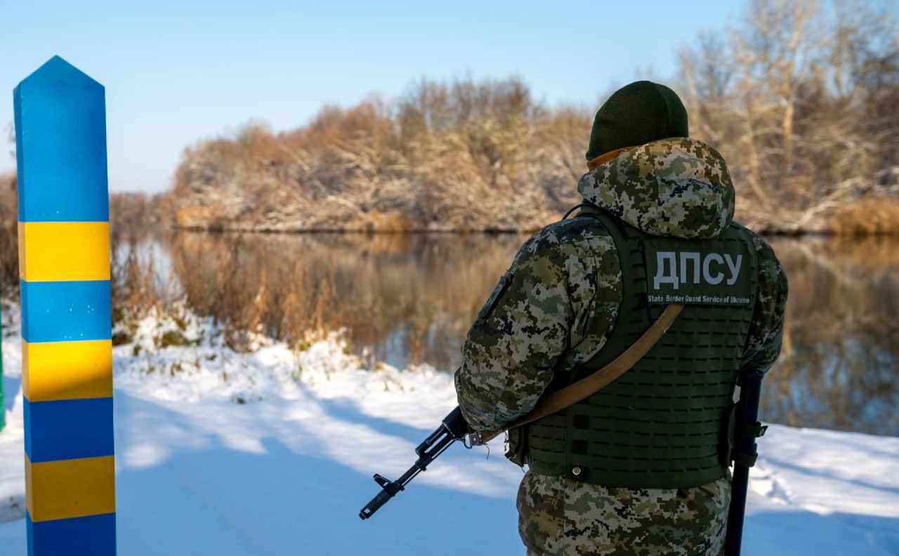 Порушників виказили сліди на снігу. Фото ілюстративне: ДПСУ
