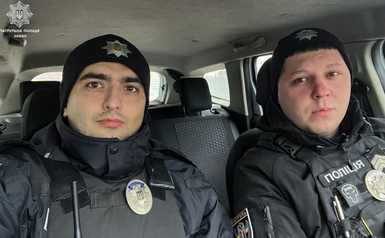 Інспектори Ігор Коваленко та Дмитро Бринцев допомогли 86-річному чоловіку