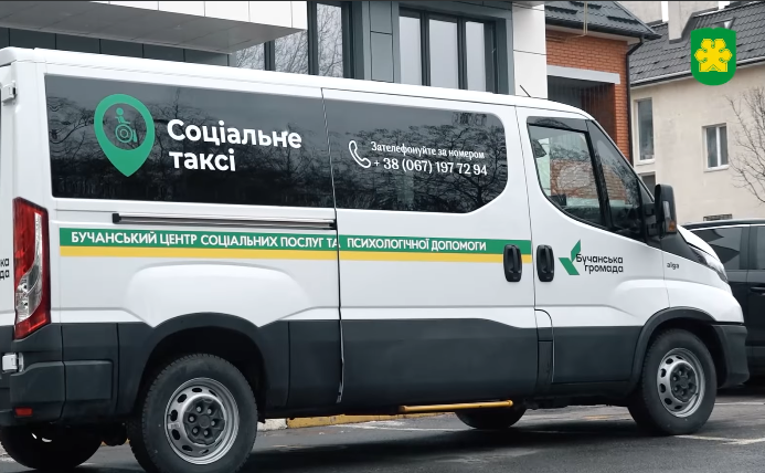 Соціальне таксі безкоштовно перевозить осіб з інвалідністю. Фото: скрін з відео
