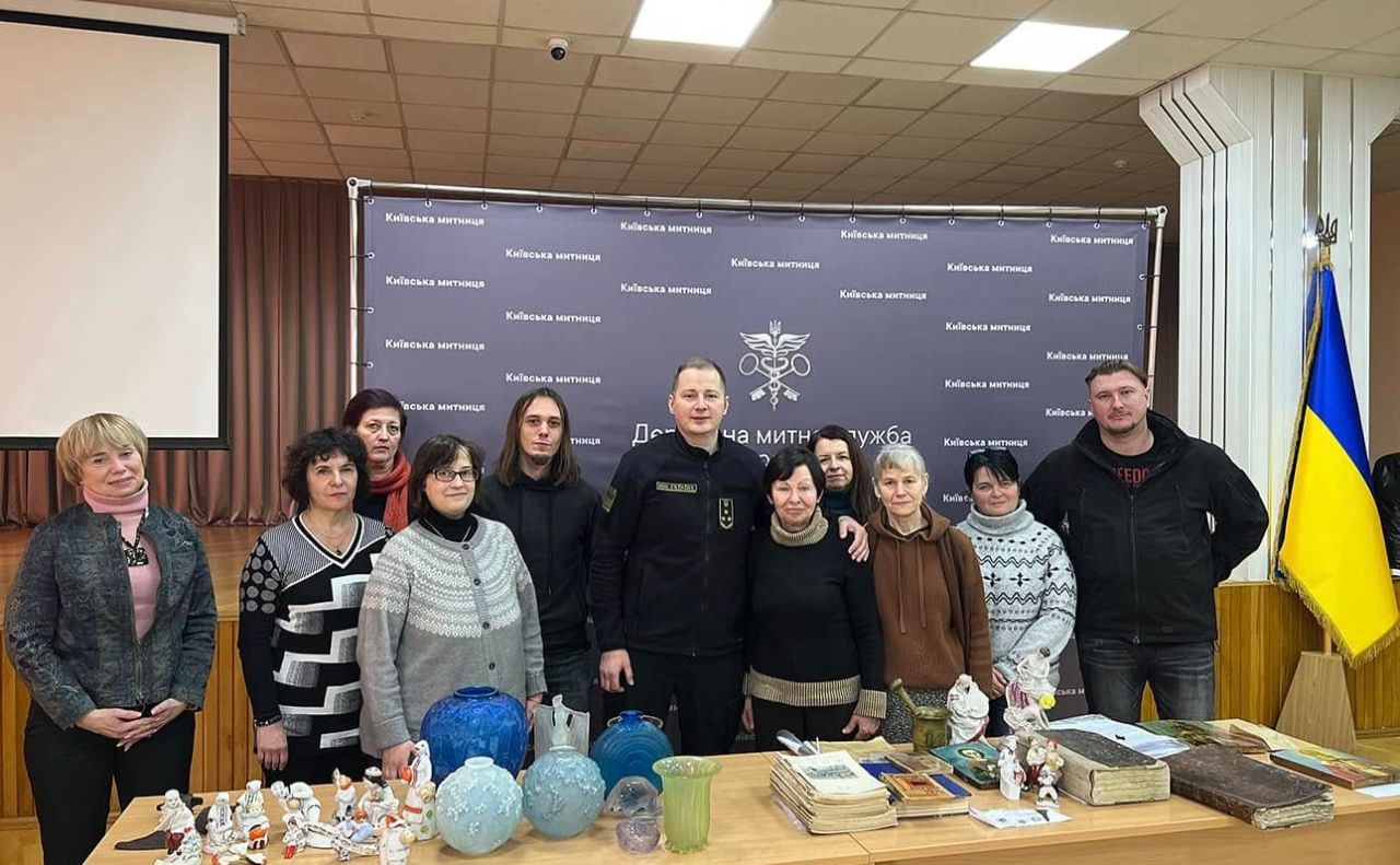 Представники митниці передали понад 260 історичних ціностей до музеїв. Фото: Київська митниця