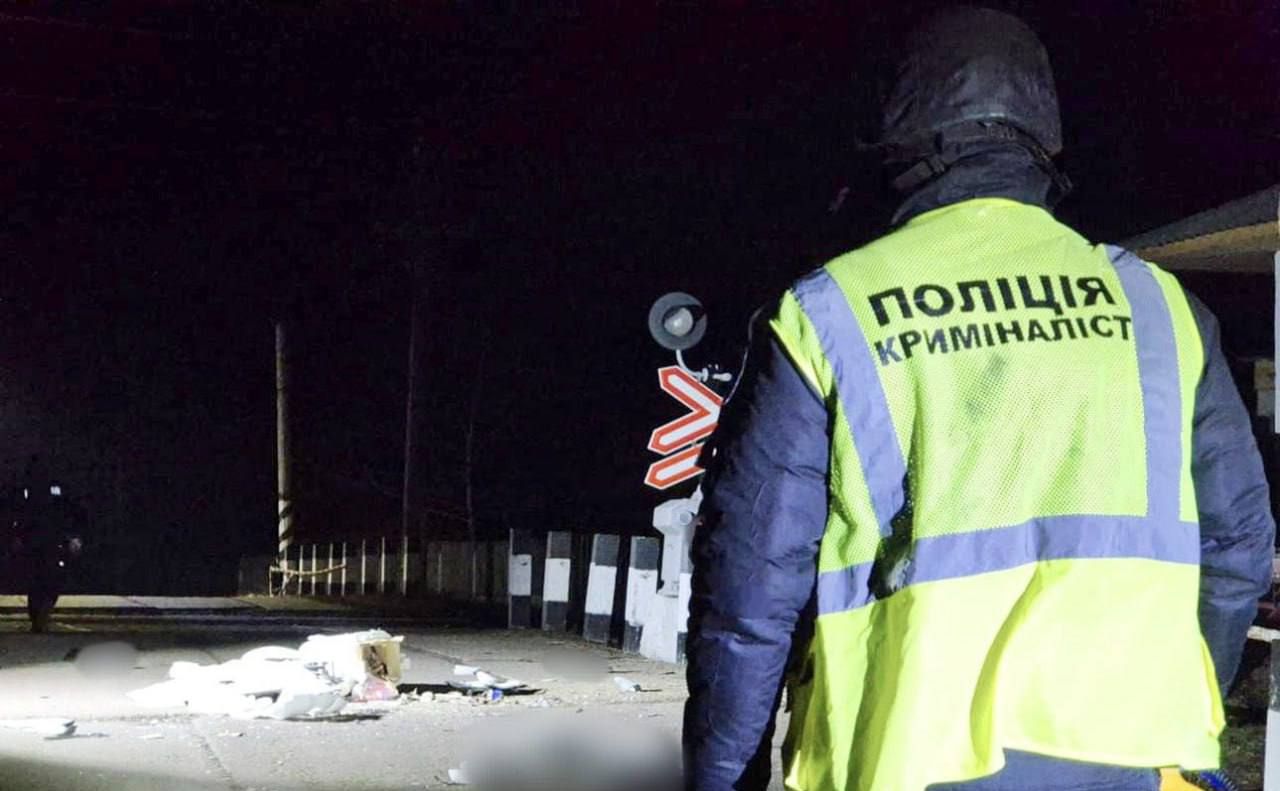 Криміналісти встановлюють наслідки атаки БпЛА рф. на Київщині. Фото: Нацполіція
