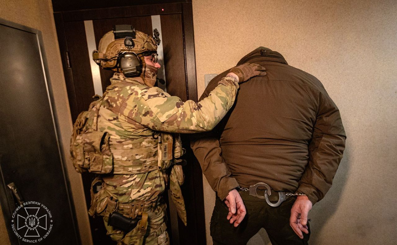 Затримання керівника Штабу Антитерористичного центру СБ України, якого завербувала рф. Фото: СБУ