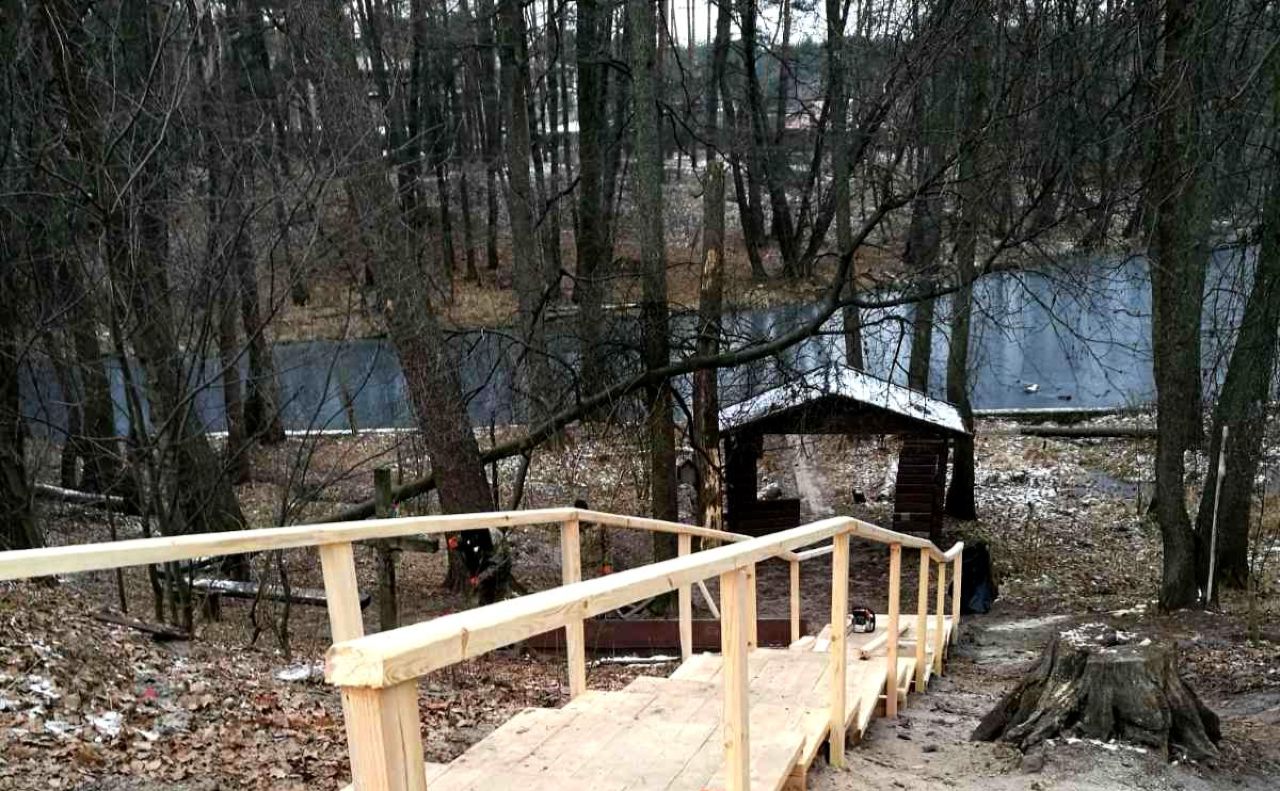 Оновлені сходи. Фото: Святошинське лісопаркове господарство