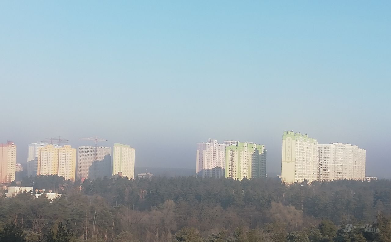 У повітрі легка димка. Фото: Наталка Марків