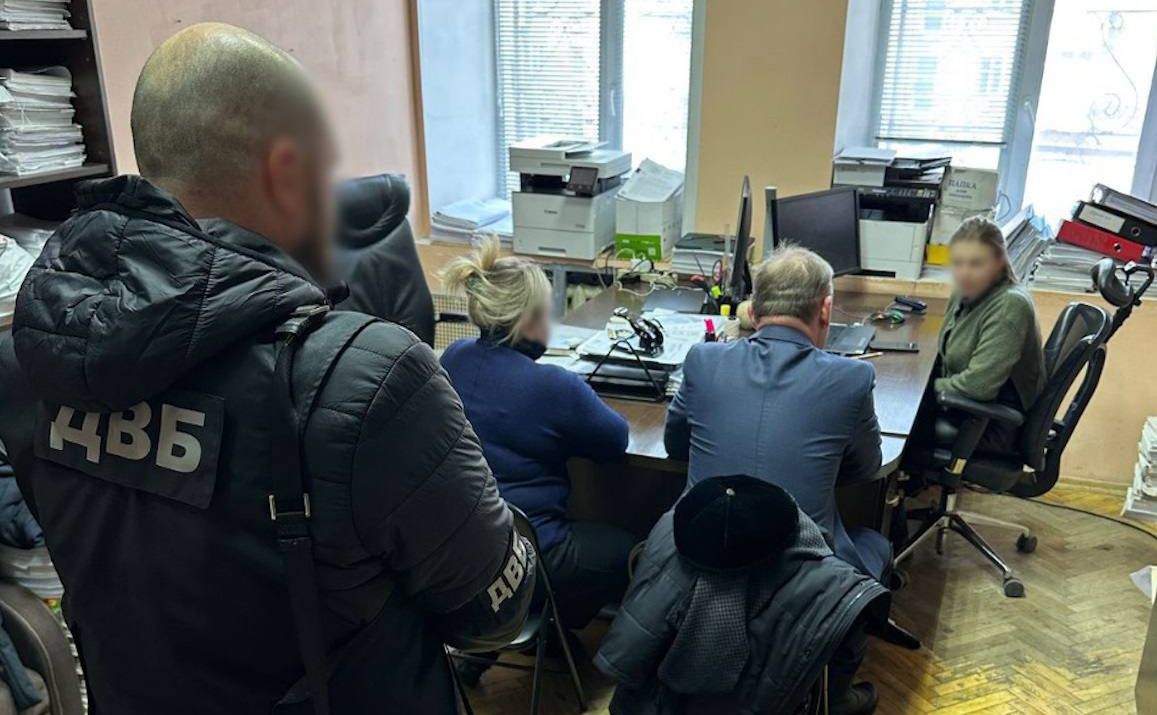 У офісі однієї з автошкіл. Фото: поліція Києва