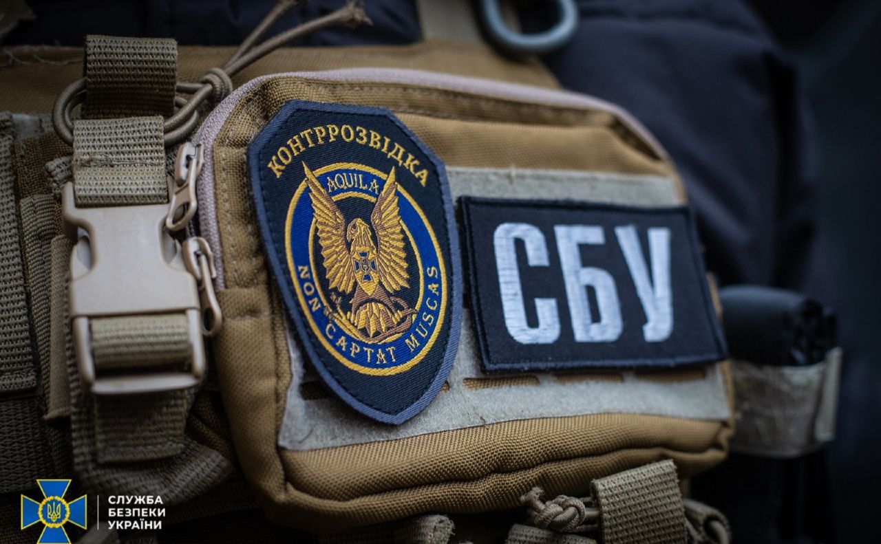 Сховалась у Києві: СБУ спіймала ексчиновницю з Херсонщини, яка допомогла окупантам депортувати дітей