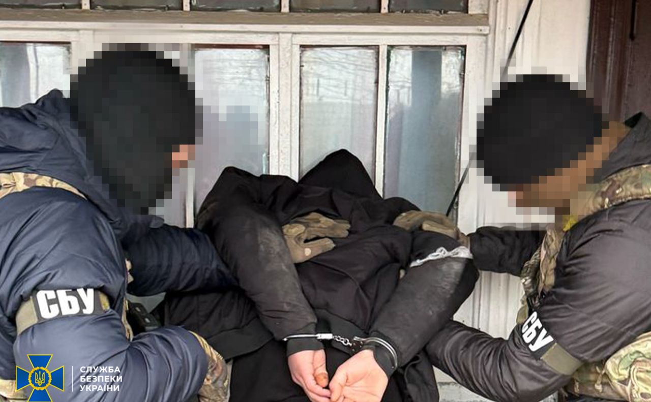 затримання одного із ворожих поплічників. Фото: СБУ