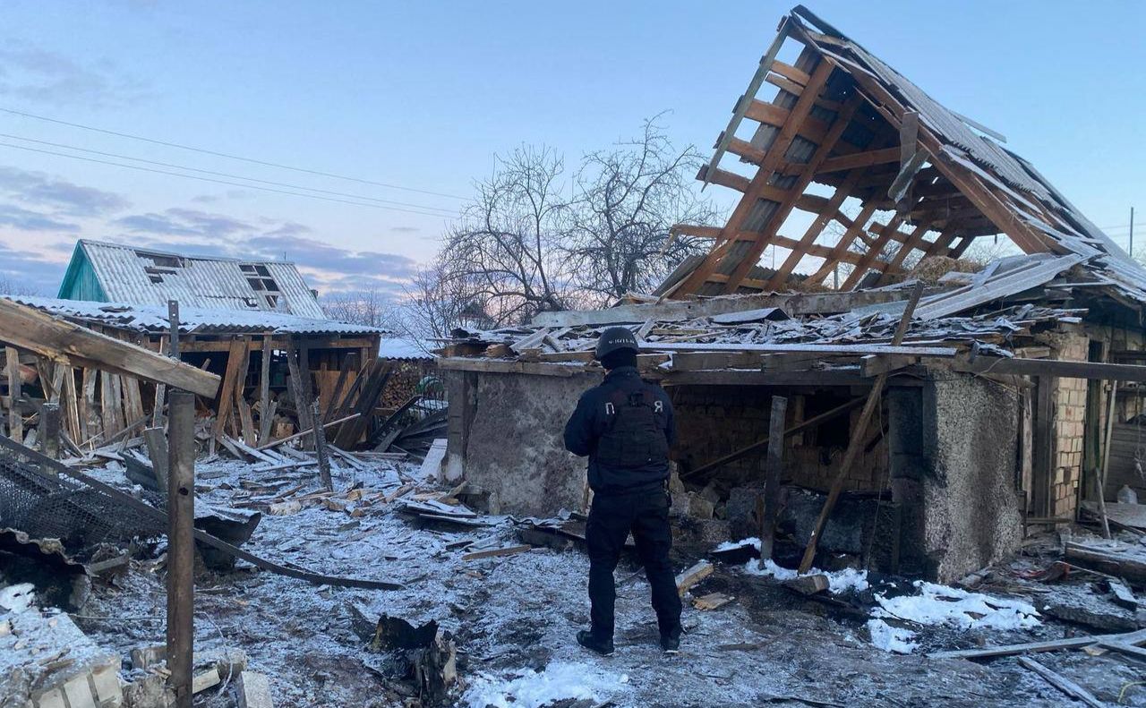 Порліцейські документують наслідки нічної атаки. Фото: КОВА