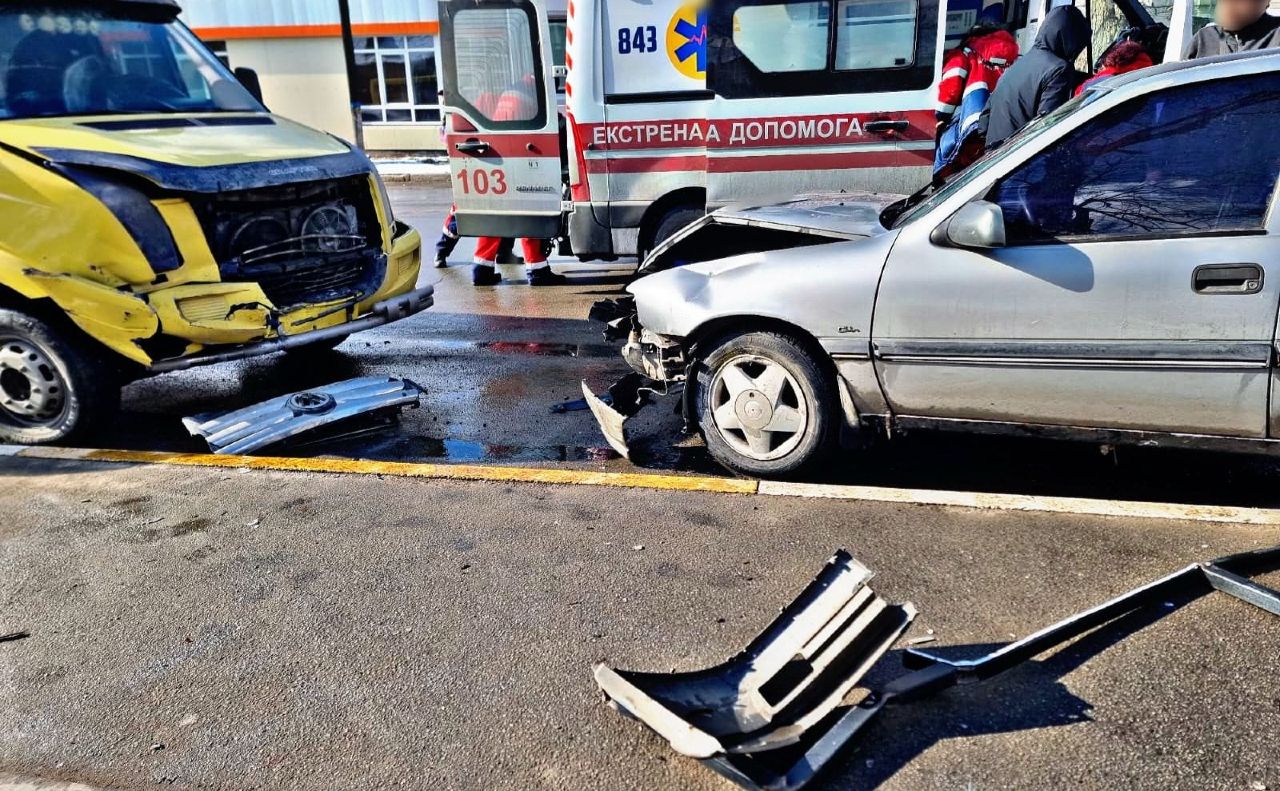 Правоохоронці розслідують обставини аварії у Василькові. Фото: Нацполіція