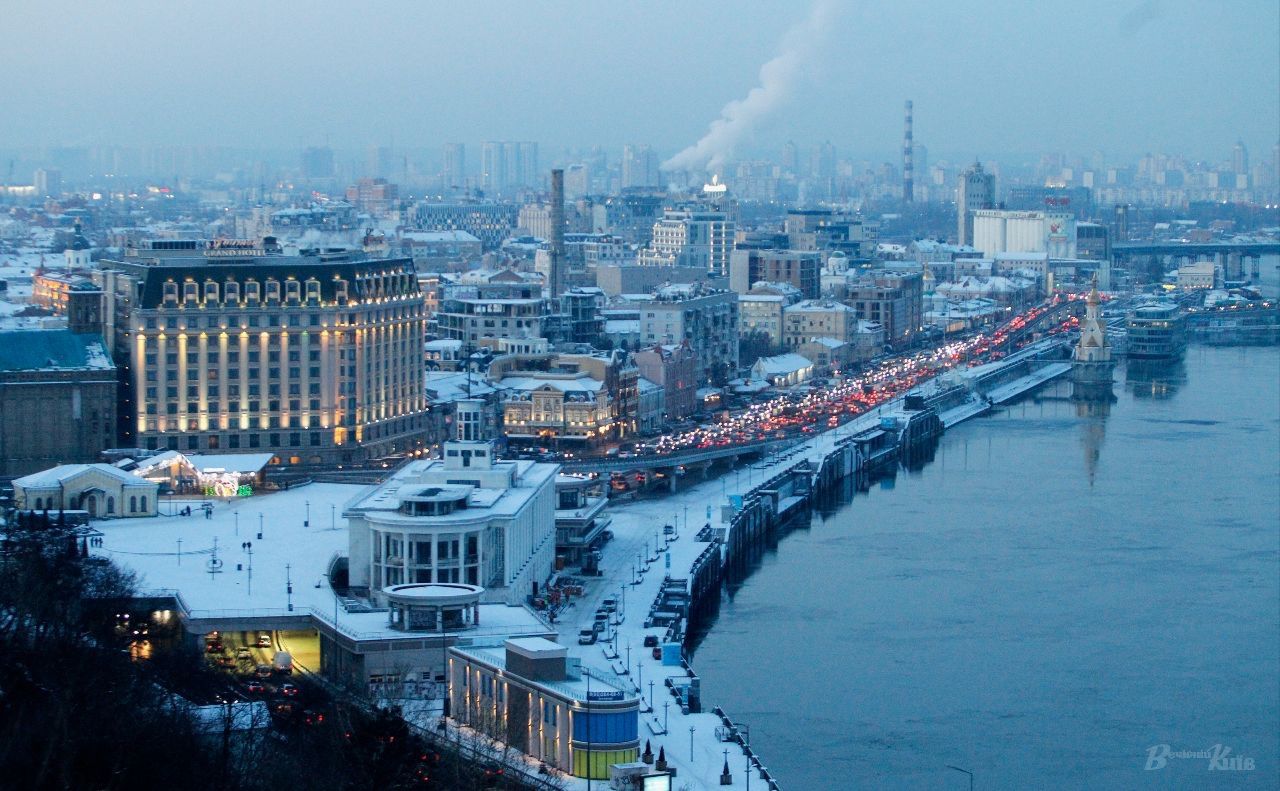 абережна Дніпра у Києві взимку. Фото: Борис Корпусенко